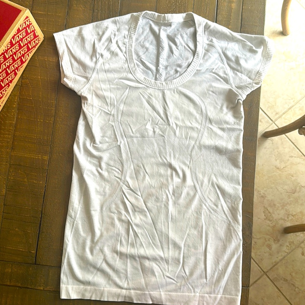 Lululemon swiftly scoop neck white size 8